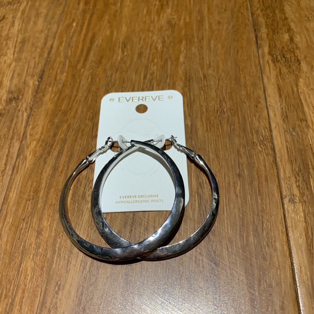 EVEREVE SILVER HOOP EARRINGS